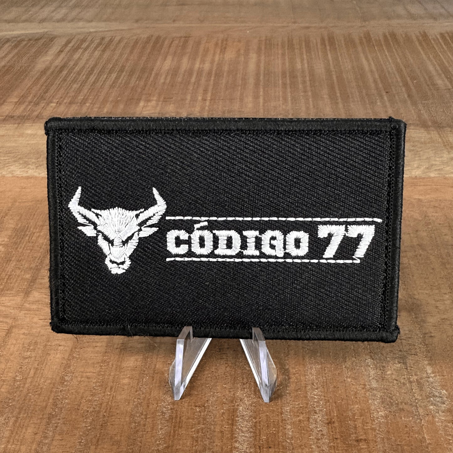 Parche bordado logo Código 77